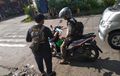 Cegah Virus Covid-19, HWI Zone Surabaya Bagikan Masker ke Pengguna Jalan