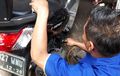 Awas! Ini Dampak Negatif Semprot Angin Ke Mesin Saat Ganti Oli Motor