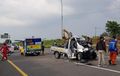 Daihatsu Gran Max Terbelah, Kabin dan Bak Tertekuk, Hajar Truk Box di Tol Cipularang