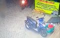 Meski Sudah Digembok, Dua Pelaku Curanmor Nekat Jebol Kunci Honda BeAT, Begini Videonya!
