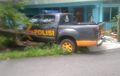 Mobil Patroli Hindari Emak-emak Bermotor, Berakhir 'Nyungsep' di Pagar Rumah Warga
