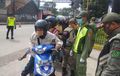 Penuhi Keinginan Warga, Di PSBB Jawa Barat Naik Motor Masih Boleh Berboncengan, Ojol Bisa Beroperasi dengan Syarat Ini