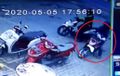 Ibu-ibu Lagi Asik Belanja Eh Motornya Ditilep Maling, Pelaku Pakai Jaket Ojol