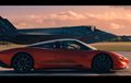 McLaren Speedtail Adu Balap Melawan Pesawat Tempur, Kira-kira Siapa yang Menang?