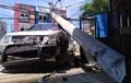 Suzuki Grand Vitara Ringsek Tertimpa Tiang Listrik, Ternyata Begini Ceritanya