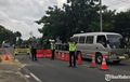Akses Masuk Pamekasan Dijaga Ketat! Kendaraan Bernopol Dalam dan Luar Kota Diperiksa Semua