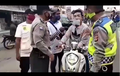 Melawan Petugas, Pengendara Yamaha Fino Baku Hantam Dengan Karang Taruna Karena Hal Ini