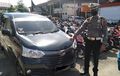 Mirip Film Fast and Furious, Mobil Patroli Kejar-kejaran dengan Daihatsu Xenia yang Nekat Terobos Posko Covid-19