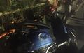Vespa Excel Tumbuk Angkot, Terpental ke Kanan Diterjang Honda BeAT, Tiga Luka