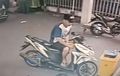 CCTV Jadi Saksi, Maling Motor Cuma Butuh 16 Detik Buat Gondol Vario dari Parkiran Minimarket