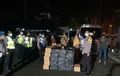 Isuzu Elf Pelat Madura Nekat Melintas Saat Jam Malam PSBB Surabaya, Diperiksa Polisi, Ternyata Selundupkan Barang Ini