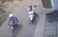 Idul Fitri Berakhir Sedih, Motor Digondol Dua Maling Usai Sholat Ied, Terekam Jelas di CCTV