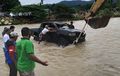 Strada Triton Tenggelam Ditelan Banjir, Sekeluarga Lagi Asik Cuci Mobil di Sungai Kampung Halaman Jadi Korban