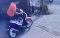 Asik Belanja Baju Lebaran Bikin Sial, Maling Dengan Santai Bobol Kontak Honda BeAT, Aksi Tertangkap CCTV Toko Butik