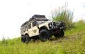 Land Rover Defender 6 Roda, Tampilan Sangar, Interiornya Unik