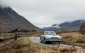 Mobil James Bond Aston Martin DB5 Diproduksi Lagi, Lengkap dengan Fitur Aneh Penyemprot Asap dan Radar, Ada Kursi Lontarnya?