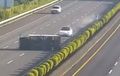 Melaju dengan Kecepatan Tinggi, Tesla Model 3 Menabrak Truk yang Terguling di Jalan Tol, Diduga Fitur Keselamatan Tidak Berfungsi
