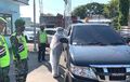 Cegah Penularan Covid-19, Petugas Gabungan Gencar Periksa Kendaraan Masuk Lamongan Jatim