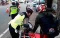 Enggak Bawa SIKM, Tiga Pengendara Motor Disuruh Putar Balik Oleh Satpol PP di Check Point PSBB Gandaria