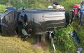 Toyota Kijang Innova Tertusuk Pembatas Jalan Sampai Tembus Kabin di Tol Sumo, Satu Penumpang Meninggal Dunia