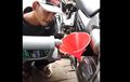 Masih Ada Pemotor Sengaja Pakai Oli Diesel, Ini Masalah yang Terjadi Pada Motornya