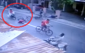 Viral Pesepeda Tergilas Motor Imbas Gowes Berjajar di Jalan Raya