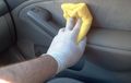 Cara Membersihkan Door Trim Berbahan Kain di Mobil Bekas