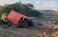 Masuk Jalur Penyelamat di Tol Malah Tidak Selamat, Muka Truk Trailer Remuk Sampai Terlipat, Sopir Tewas