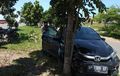 Honda Brio Bonyok Dikemudikan Cewek, Sambar Pohon, Saksi Sebut Kondisi Ngebut