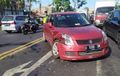 Suzuki Swift Patah As Roda, Fender Ringsek Melintang di Jalan, Penyebab Misterius