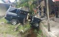 Isuzu Panther Tertancap ke Selokan, Diawali Seruduk Honda Scoopy, Satu Wanita Tewas