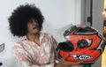 Punya Krebo Gede Banget, Gimana Cara Eddie Brokoli Pilih Ukuran Helm?