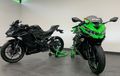 Kawasaki Ninja ZX-25R Standar Bisa Serupa Varian SE/ABS, Tempel Ragam Aksesori Resmi Ini