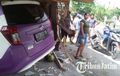 Daihatsu Sigra Jebol Warung, Pengemudi Ngakunya Hindari Orang Nyebrang, Otomatis Banting Kiri