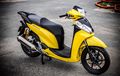 Honda SH300i Tampil Mencolok, Bodi Kuning Cerah, Part-part Juga Mewah