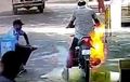 Video: Pemotor Jumpalitan Tepuk-tepuk Celana, Motornya Kebakaran Pas Disemprot Disinfektan, Petugas Ikutan Panik