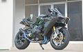 Kawasaki Ninja H2 Maskot Showroom Moge di Pluit, Tambah Bengis Dijejali Banyak Part Premium