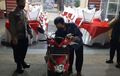 Lapor Polisi Motornya Hilang Ditipu Penumpang, Tukang Ojek Ini Malah Dapat Hadiah Motor