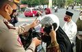 Satlantas Polresta Denpasar Bagi-bagi Puluhan Helm ke Pengendara Motor, Ternyata Ini Alasannya