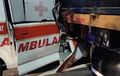 Ambulans Setengah Badan Ringsek Akibat Tabrak Tronton, Sopirnya Meninggal Dunia