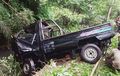 Suzuki Carry Niat Buang Sampah, Terjun ke Sungai Sedalam 7 Meter, Kabin Ringsek