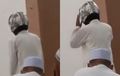 Bikin Jamaah Gak Fokus, Pria Ini Pakai Helm di Dalam Masjid. Lupa Lepas Atau Takut Hilang di Parkiran?