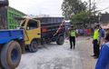 Dua Truk Saling Tatap Muka dengan Keras, Nasib Sopirnya Naas, Berawal Dari Pecah Ban