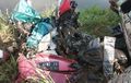 Honda Scoopy Dikuliti Toyota Calya, Bodi Hancur Sisa Rangka, Pengendara Terpental ke Sungai