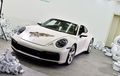 Porsche 911 Carrera 4S Ini Sengaja Dibikin Berlubang Pada Bodinya, Tapi Isinya Kristal!