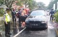 Mobil BMW 523i Terbakar Saat Test Drive di Summarecon Bekasi, Asap Pertama Kali Muncul dari Belakang
