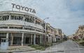  Corolla, Corona, Carina, Hingga Celica Terbengkalai di Dealer Toyota yang Berada di Kota Hantu Ini
