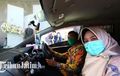 Resepsi Drive Thru Ala Pengantin Banyuwangi, Foto Sama Mempelai dari Dalam Mobil, Salam Tempel Ditransfer Aja