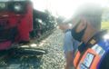 Brakkk.. Motor Langsung Jadi Ganjalan Lokomotif, Kondisi Si Rider Mengenaskan