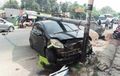 Toyota Yaris Bumper Ompong, Sudah Nubruk Tertimpa Tiang, Awalnya Oleng